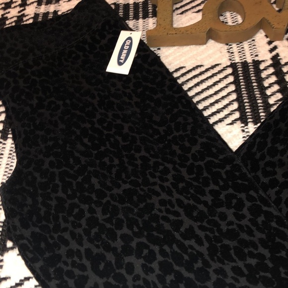 Old Navy Stevie High Rise Black Flocked Leopard leggings - Picture 6 of 17